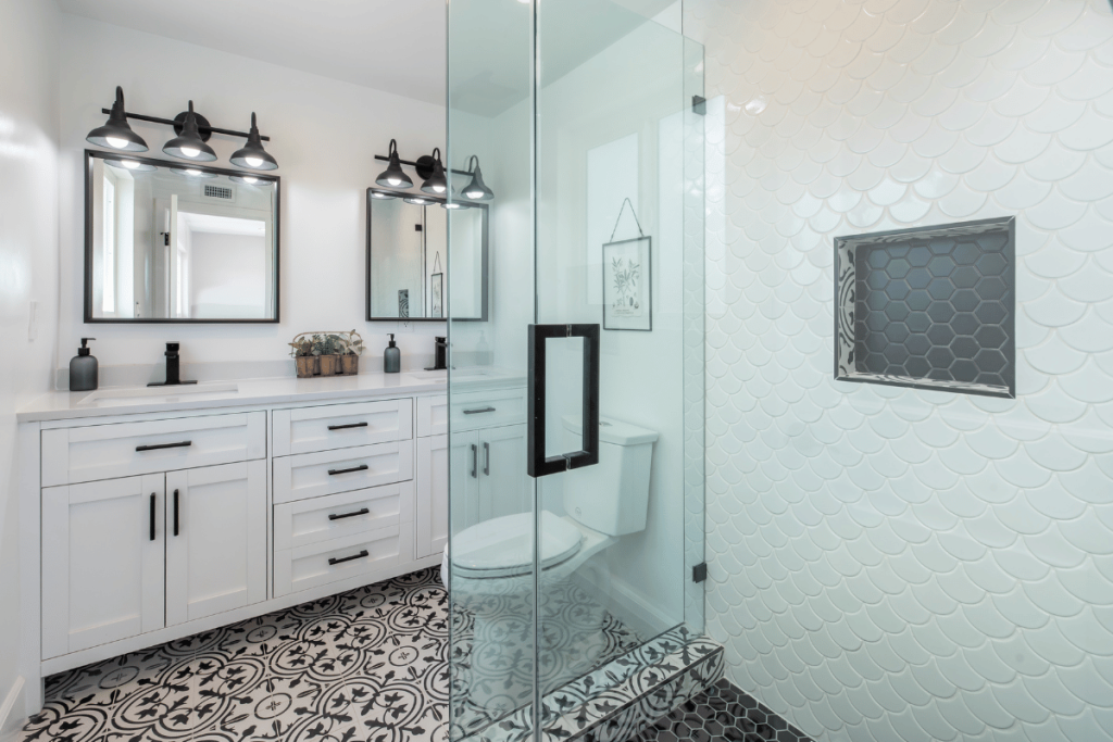 how to decorate a small bathroom